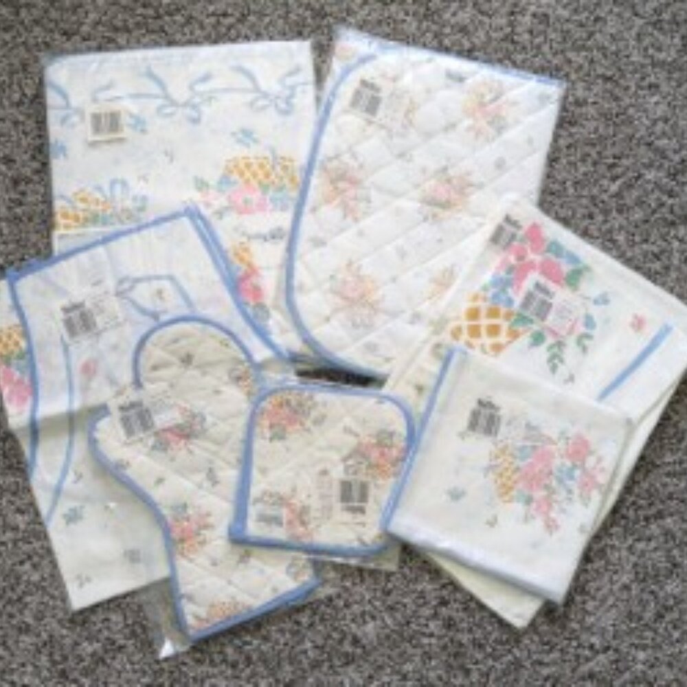 Wallace full set of kitchen linens - 15 pieces - NEW